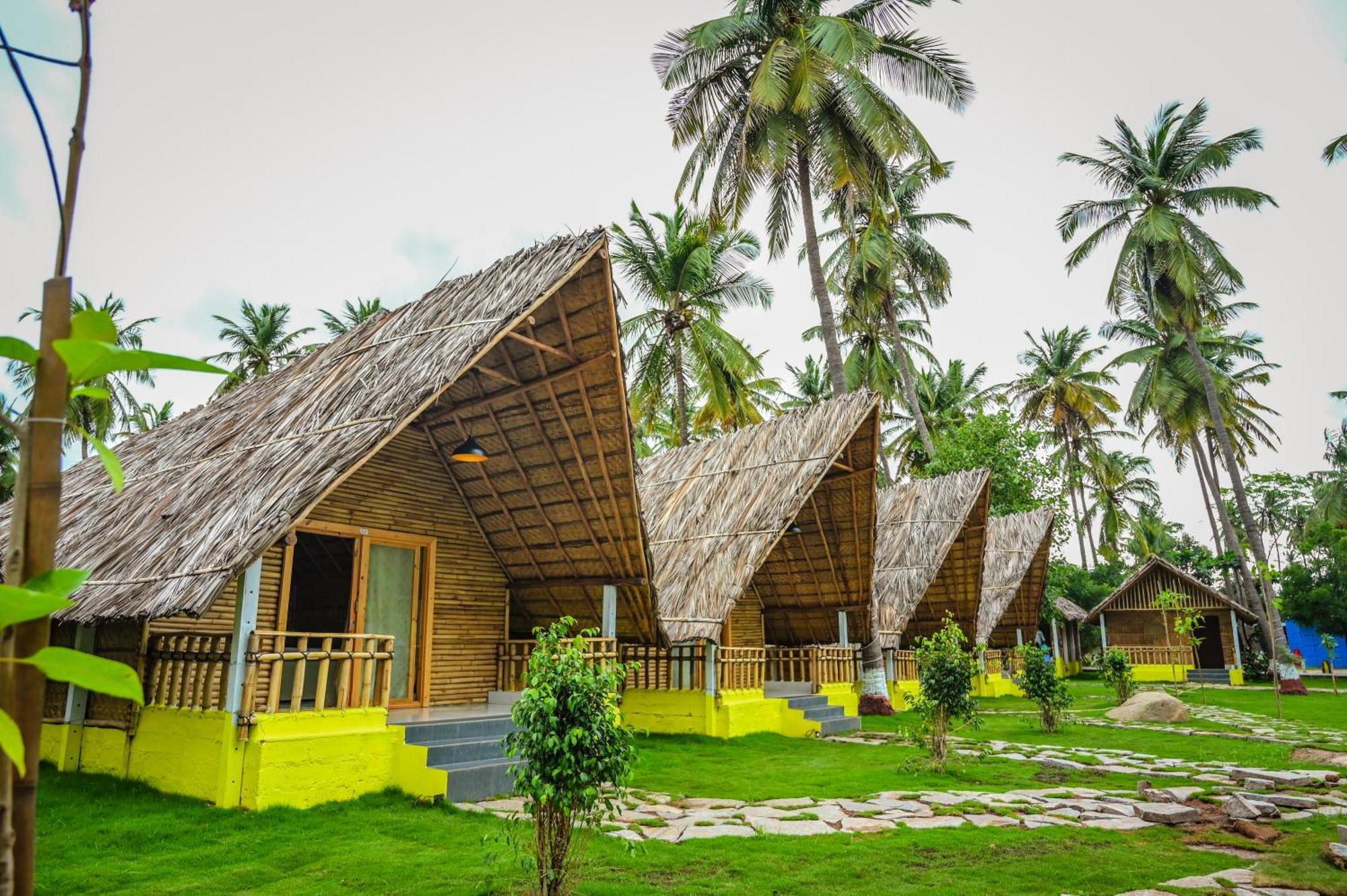 Отель Tamarind Tree Way Side Amenities Хоспет Экстерьер фото
