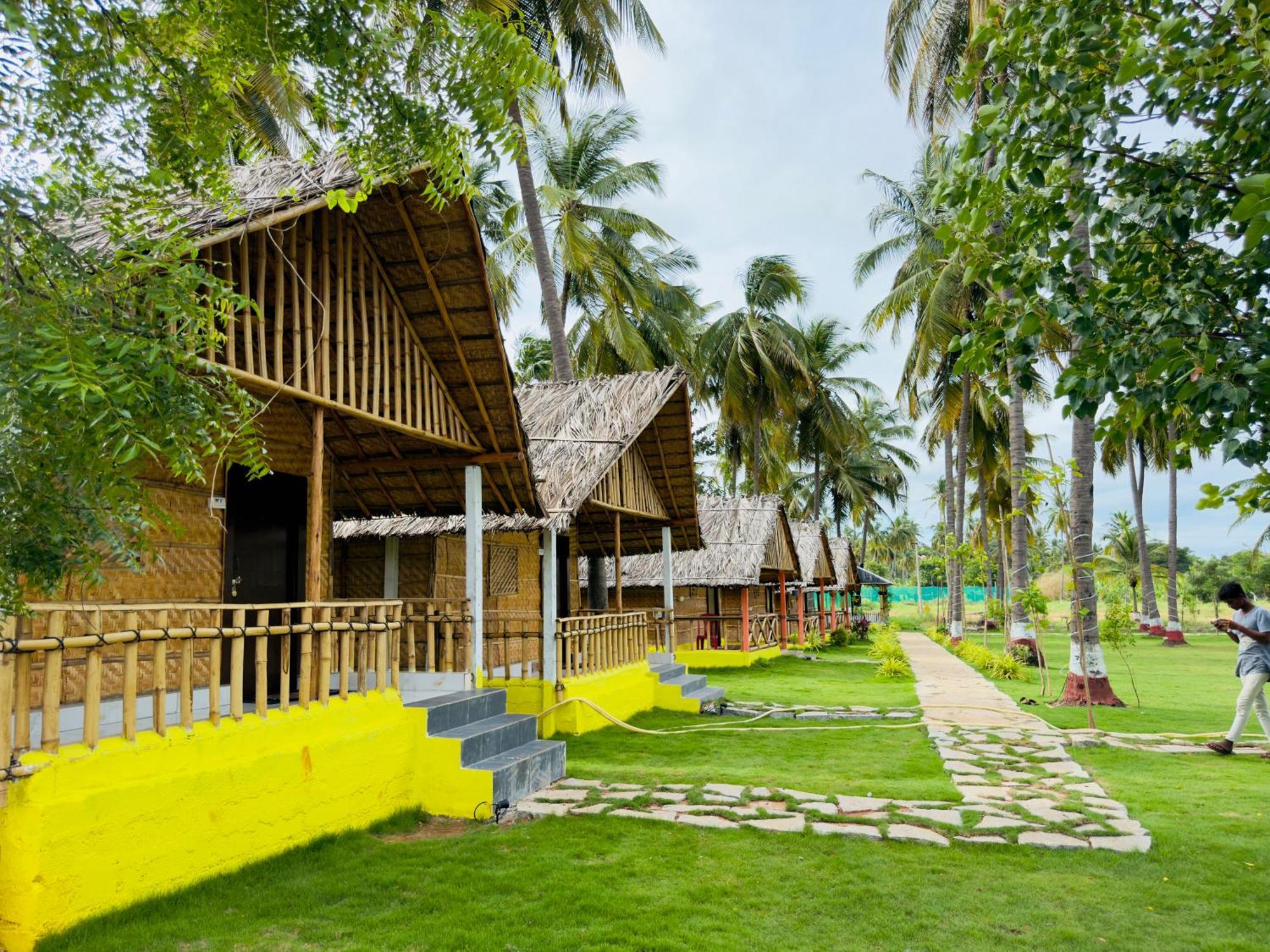 Отель Tamarind Tree Way Side Amenities Хоспет Экстерьер фото