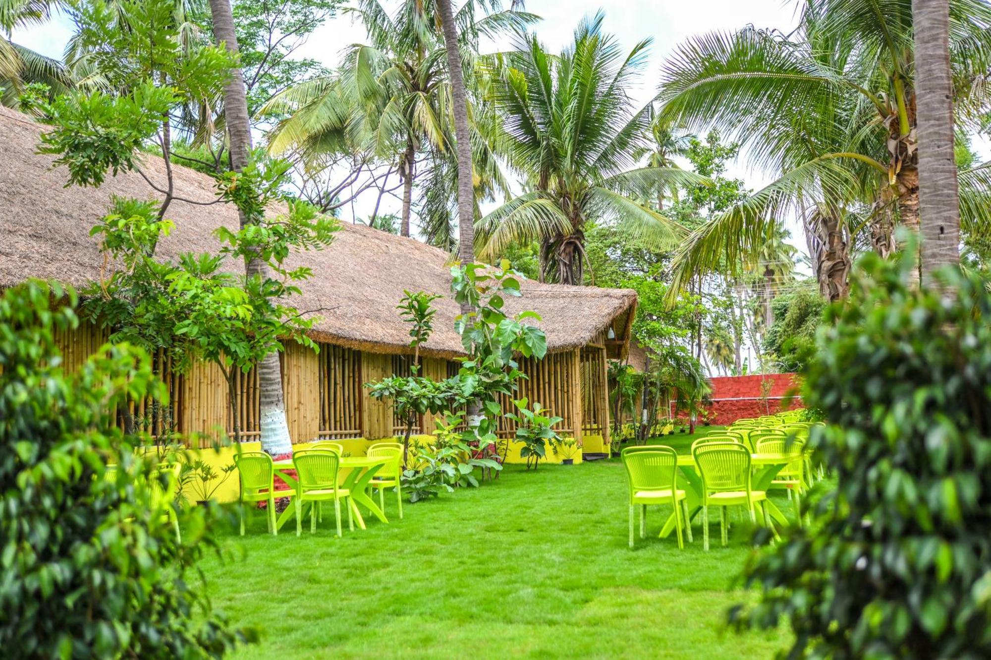 Отель Tamarind Tree Way Side Amenities Хоспет Экстерьер фото