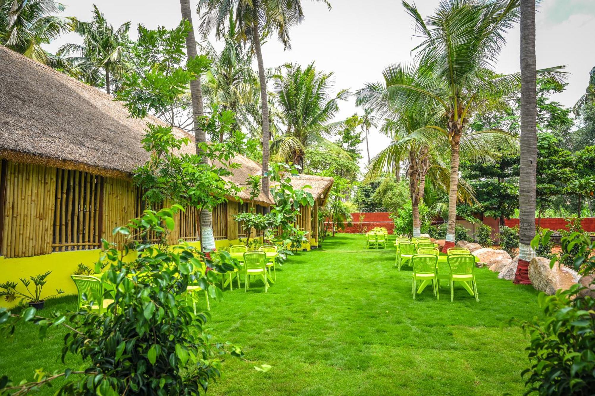 Отель Tamarind Tree Way Side Amenities Хоспет Экстерьер фото