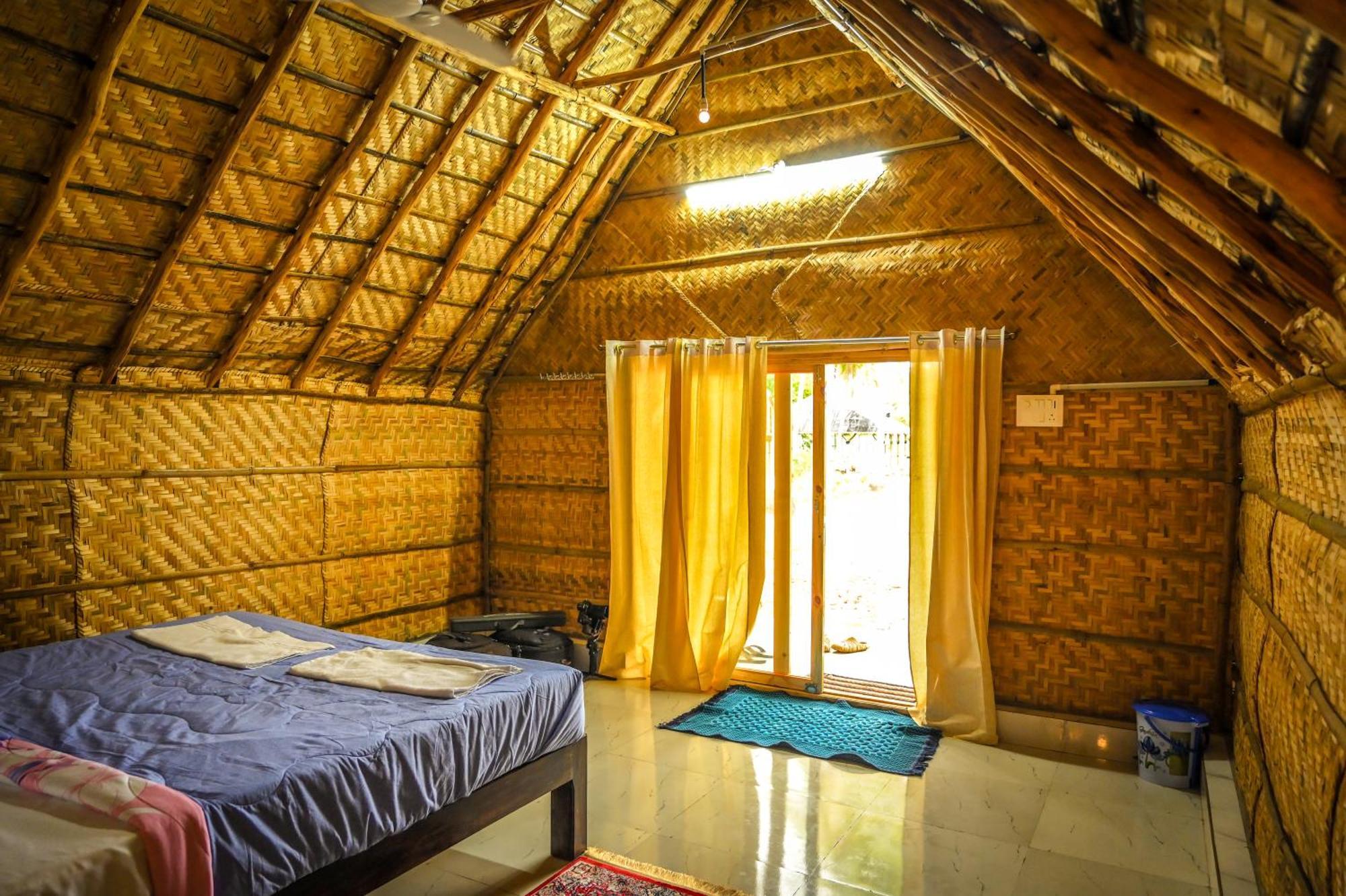 Отель Tamarind Tree Way Side Amenities Хоспет Экстерьер фото