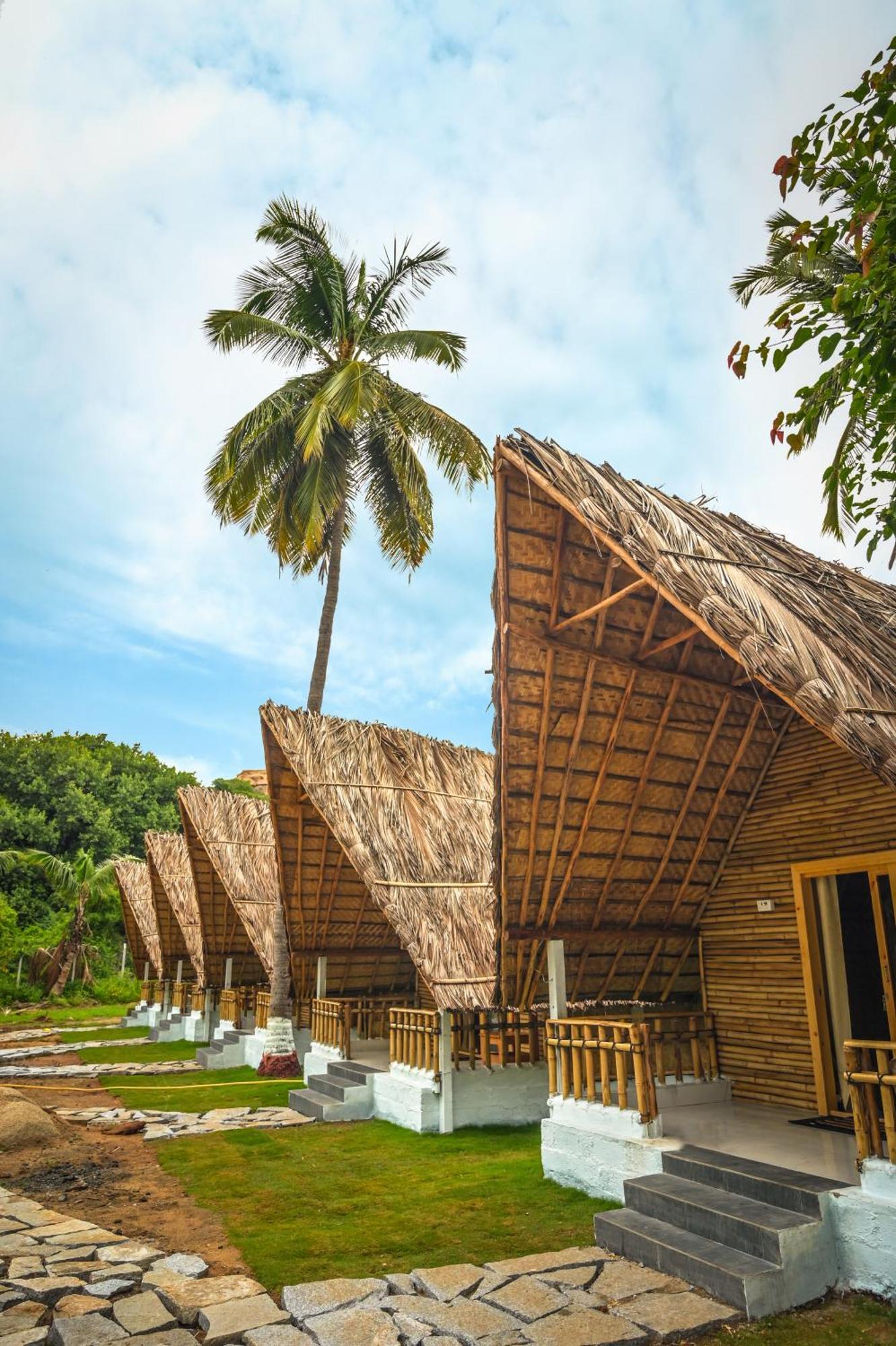 Отель Tamarind Tree Way Side Amenities Хоспет Экстерьер фото